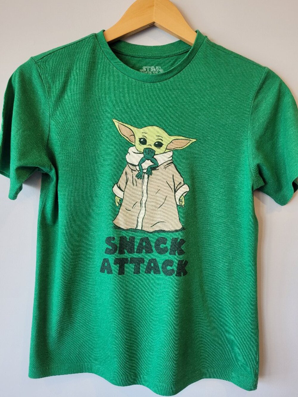 Star Wars Mandalorian Grogu Baby Yoda Snack Attack Graphic Tee Boys L